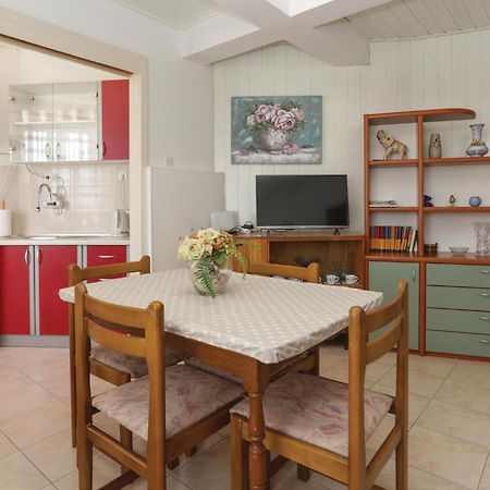 2 Bedroom Stunning Apartment In Kastel Kambelovac Kaštela Exteriör bild