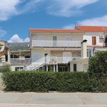 2 Bedroom Stunning Apartment In Kastel Kambelovac Kaštela Exteriör bild