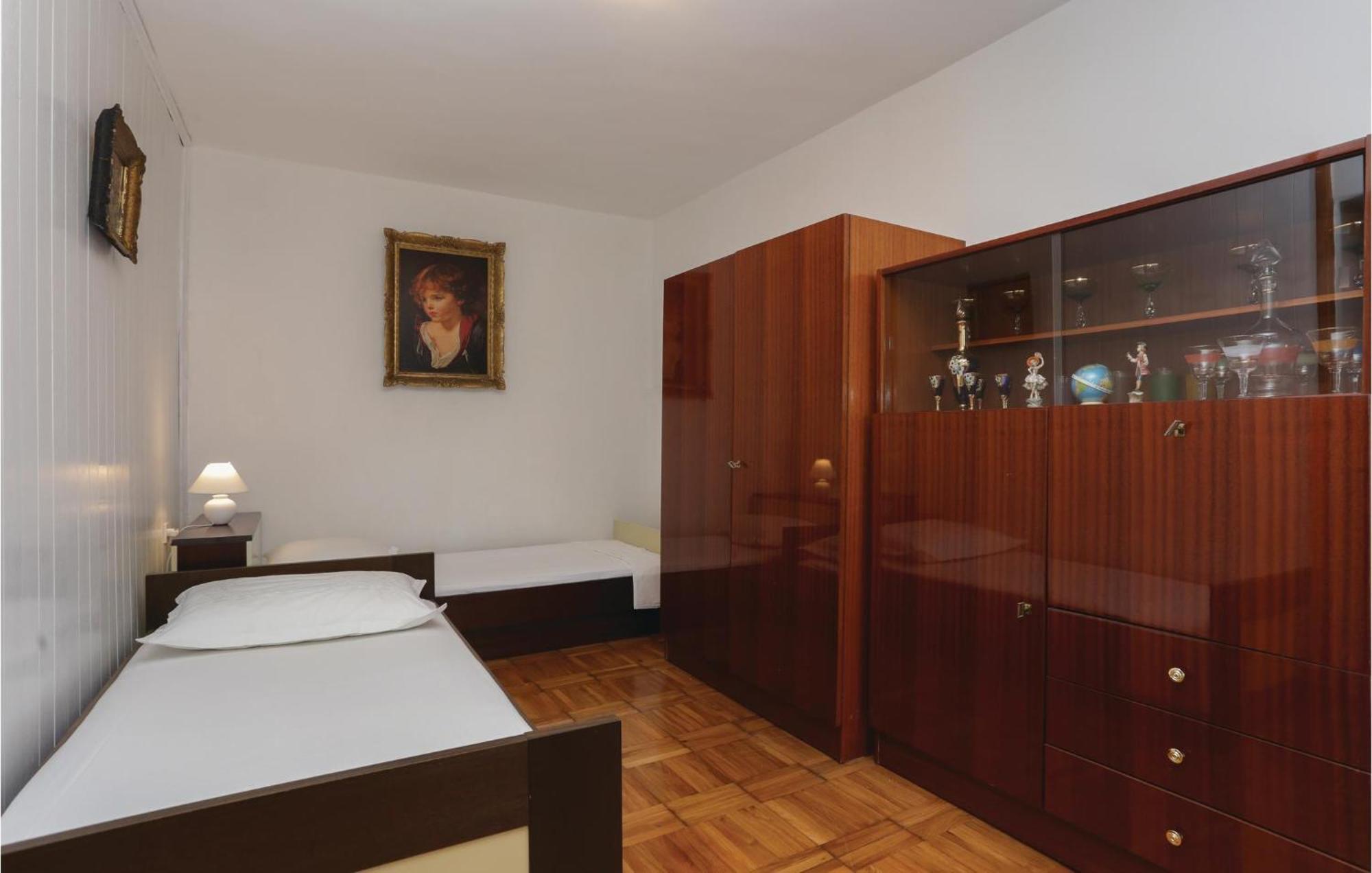 2 Bedroom Stunning Apartment In Kastel Kambelovac Kaštela Exteriör bild